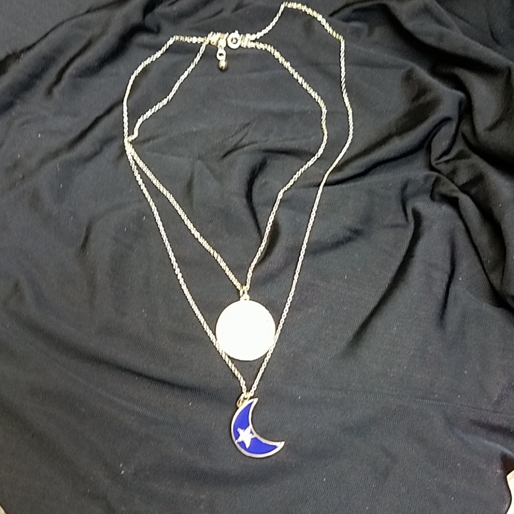 Gorgeous Moon and Stars necklace - Picture 3 of 5